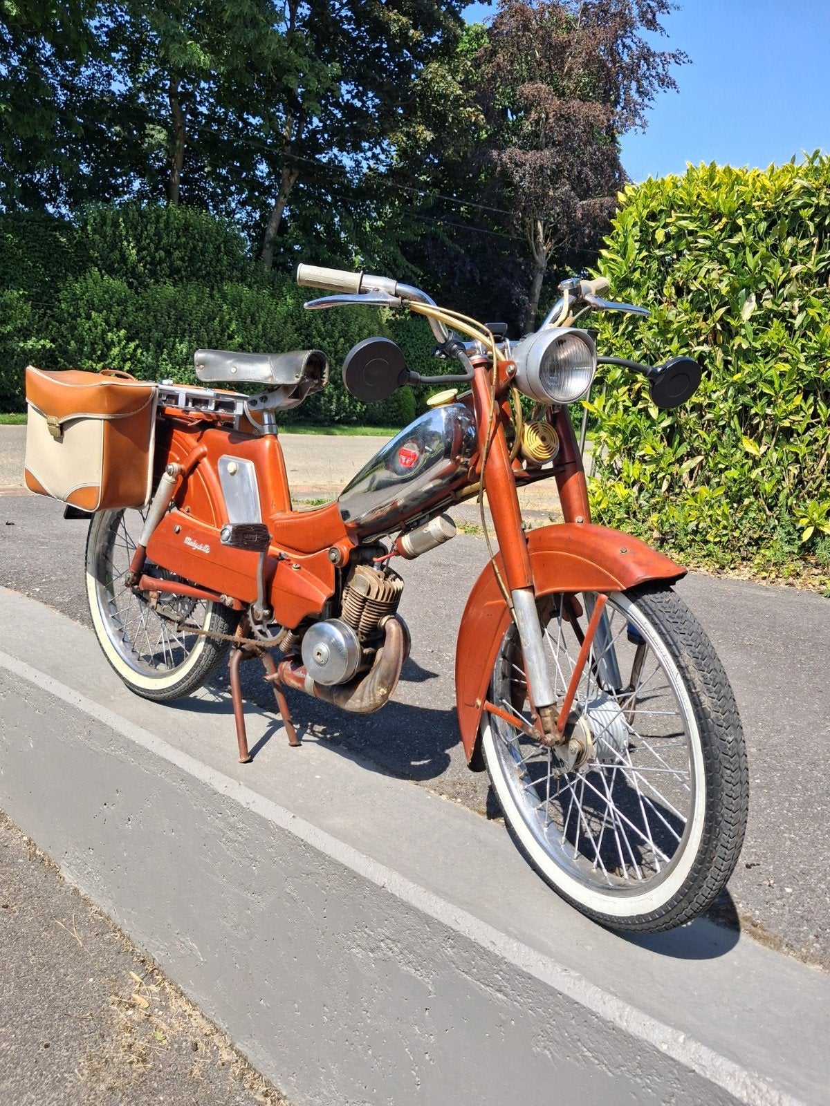 Mobylette 1960 met alle nodige papieren