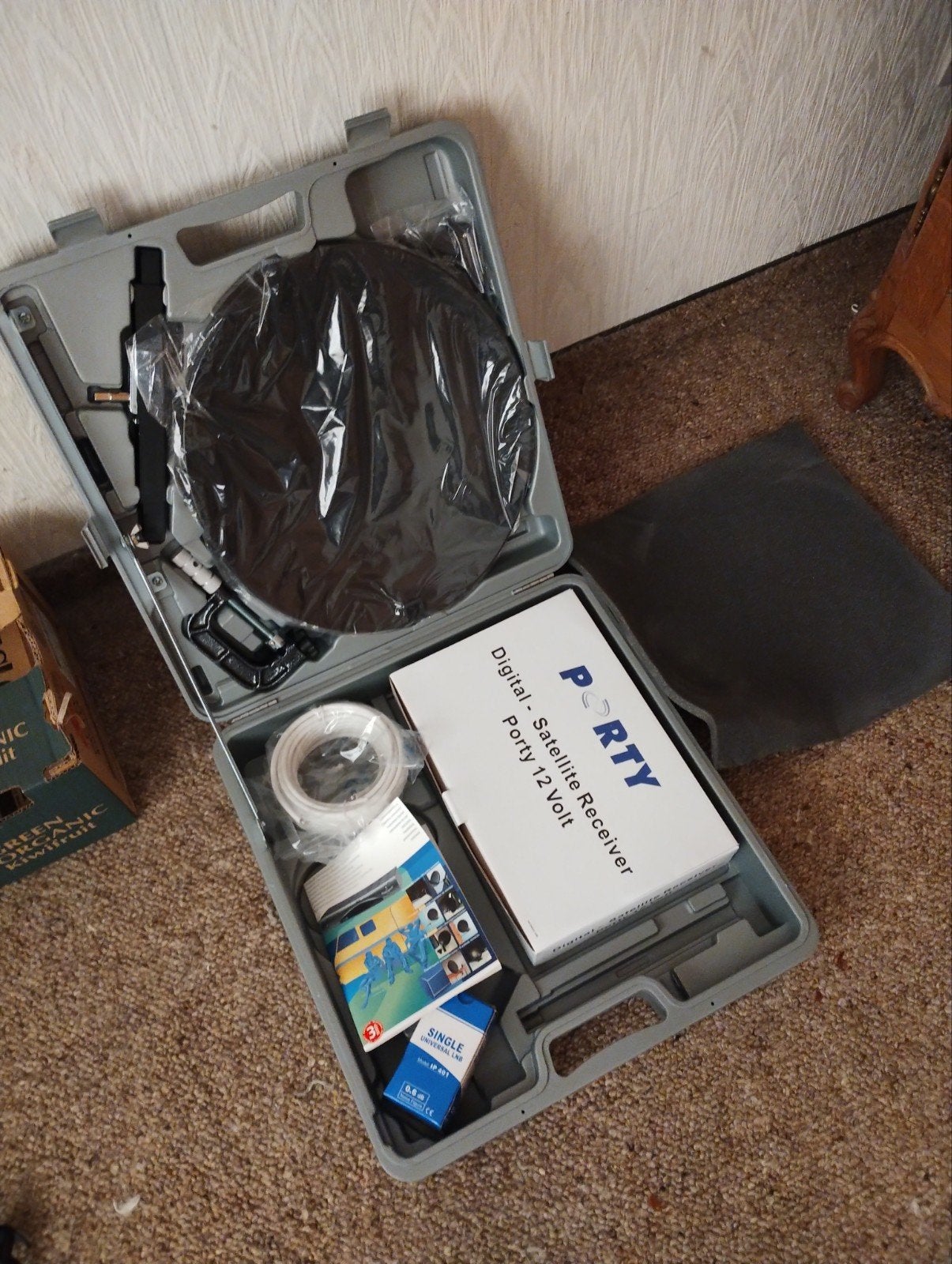 Digitale schotelantenne met receiver, 12 V, nooit gebruikt., TV, Hi-fi & Vidéo, Enlèvement, Antenne (parabolique)
