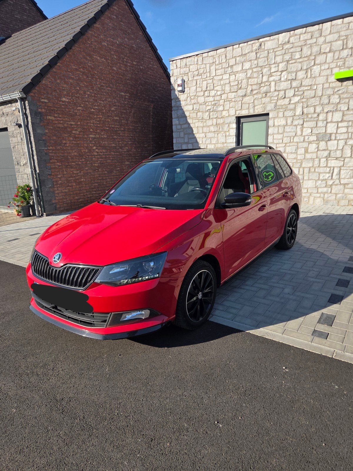 Skoda Fabia Monte Carlo 2017 - 1.2 TSI, 110cv, Autos, Skoda, Rouge, Achat, Euro 6, Chargement par induction pour smartphones