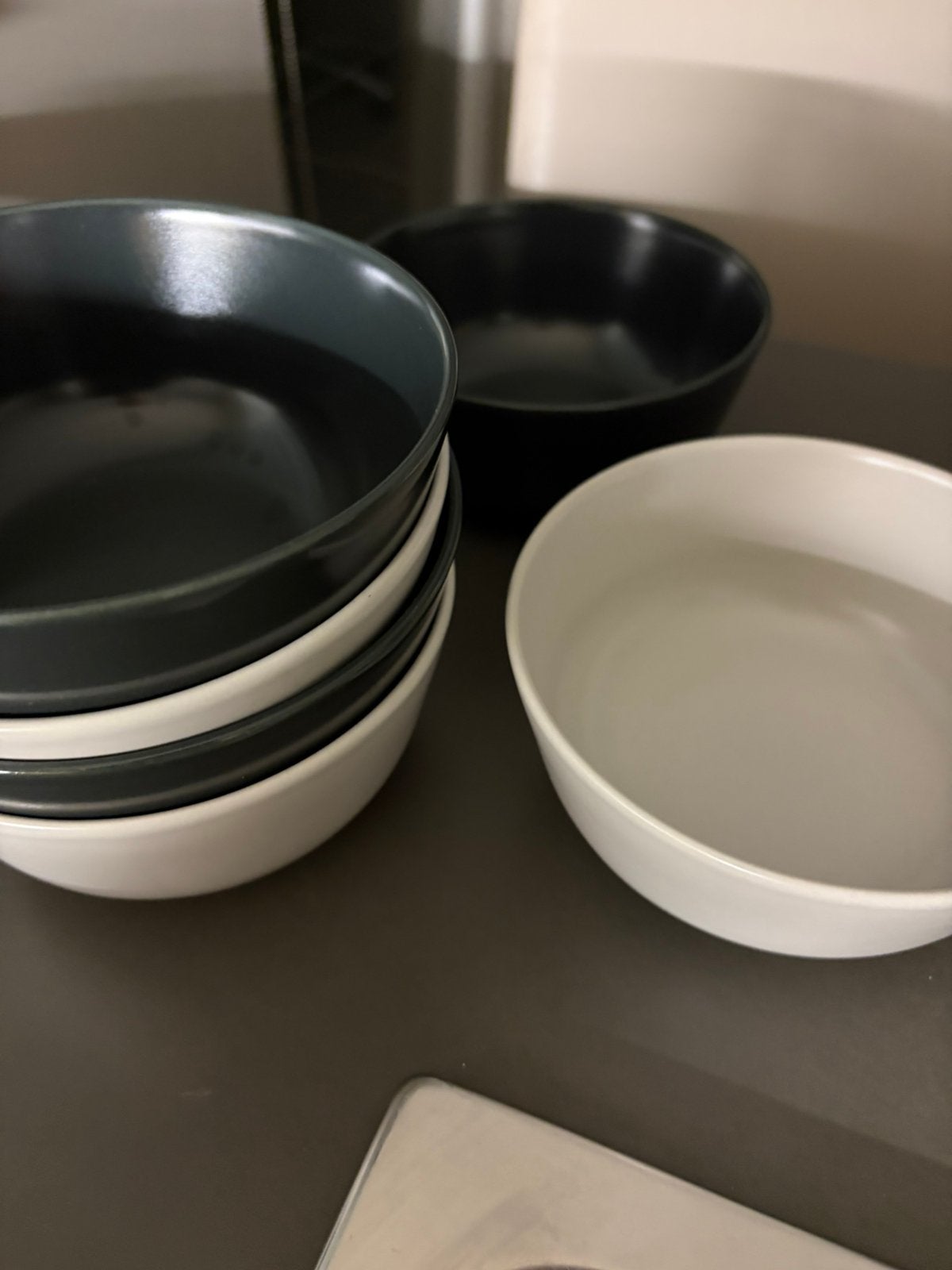 6 bols à soupe blancs/beiges et noirs, Enlèvement, Comme neuf, Récipient(s)