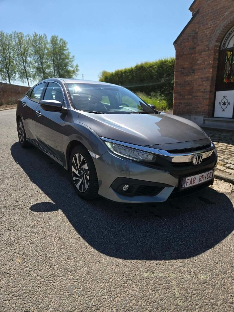 Honda Civic 1.5 Turbo 1er propriétaire 183000Km, Autos, Honda, Cuir, Argent ou Gris, Achat, Carnet d'entretien