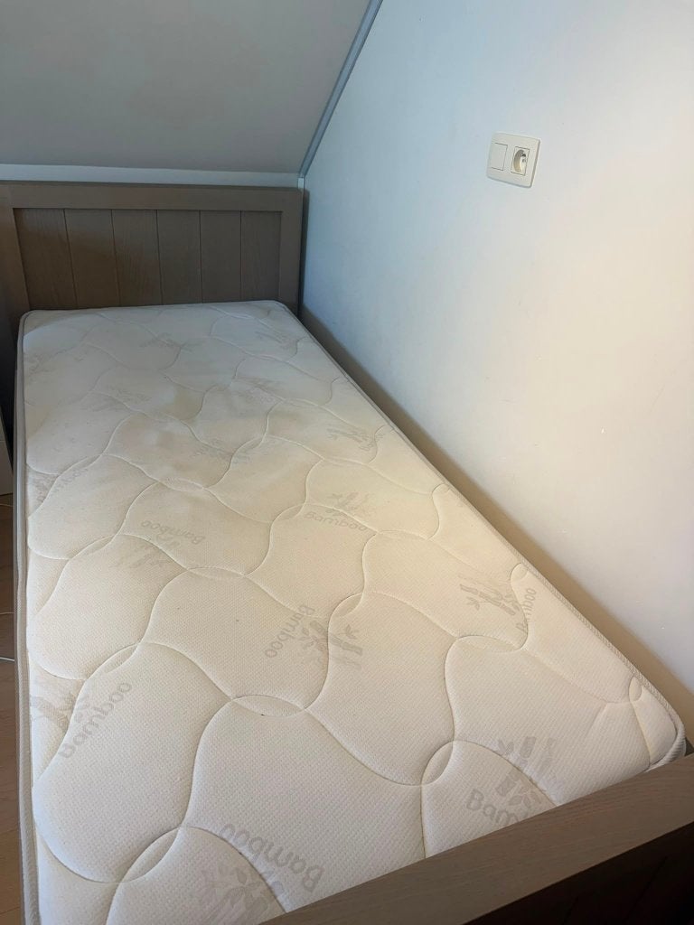 Bed met matras + dekbedhoes, kussensloop, stickers, Ophalen