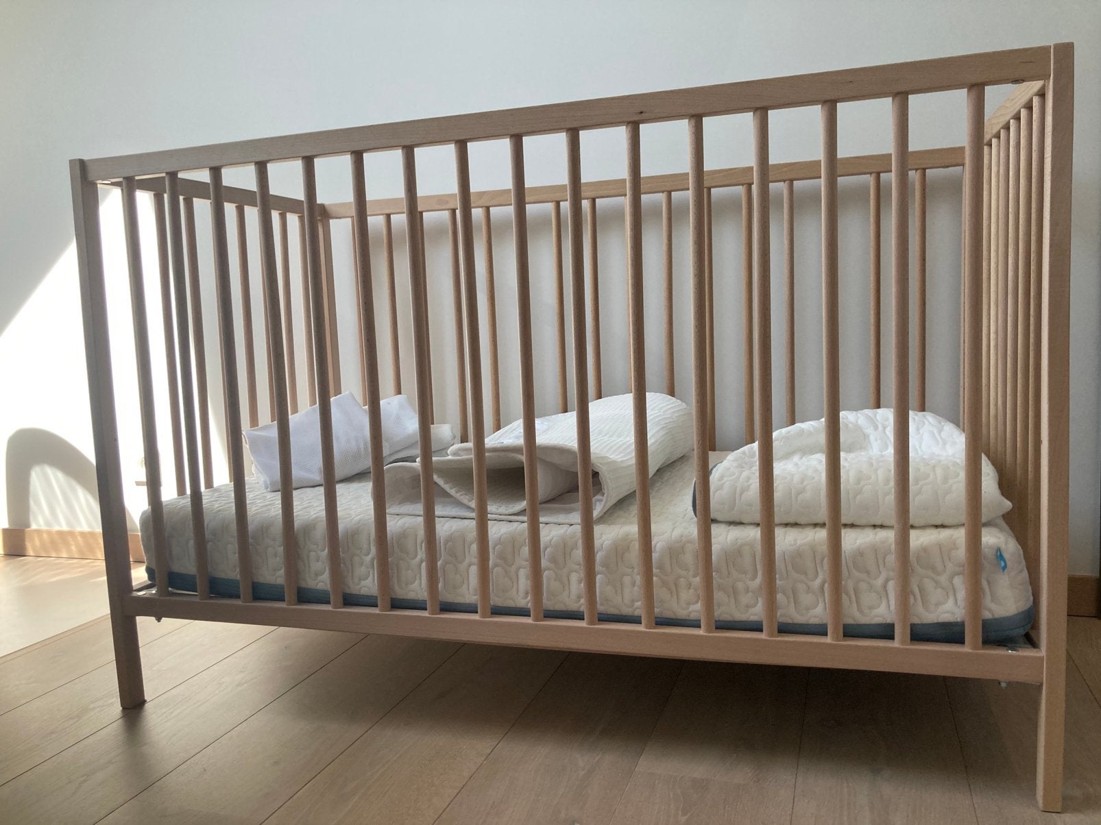 Ledikant + aerosleep evolution prem.matras + accessoires, Kinderen en Baby's, Ophalen, Zo goed als nieuw, Minder dan 140 cm, Matras