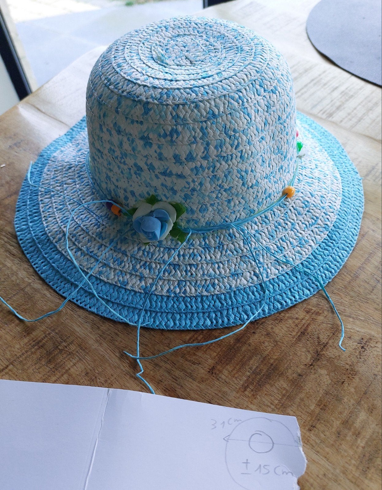 Blauw hoedje, Ophalen