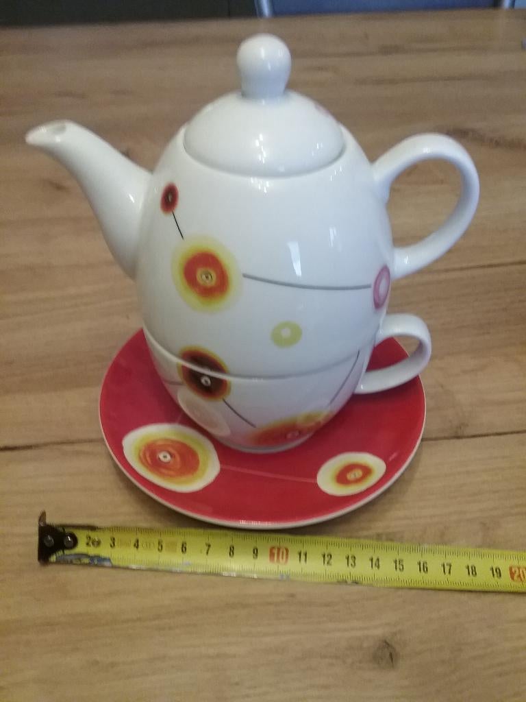 Tea-for-one - Theekan met kopje en schotel, Huis en Inrichting, Ophalen, Zo goed als nieuw, Porselein