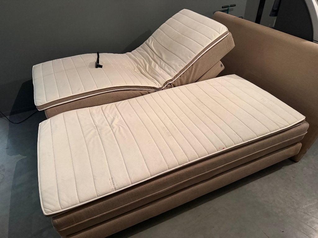 Electrisch verstelbare ULTIMA boxspring afzonderlijk bedien, Huis en Inrichting, Beige, Tweepersoons, Ophalen of Verzenden, Zo goed als nieuw