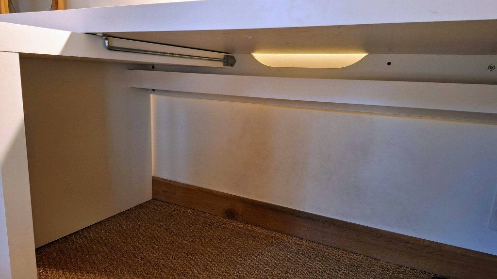 IKEA MALM bureau met uitschuifbare plank, Ophalen, Met wielen, Gebruikt, 65 cm