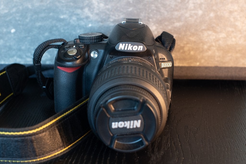 Nikon D3100 + Nikkor 18-55mm f/3.5-5.6 kitlens, Audio, Tv en Foto, Gebruikt, Spiegelreflex, Accu, Nikon
