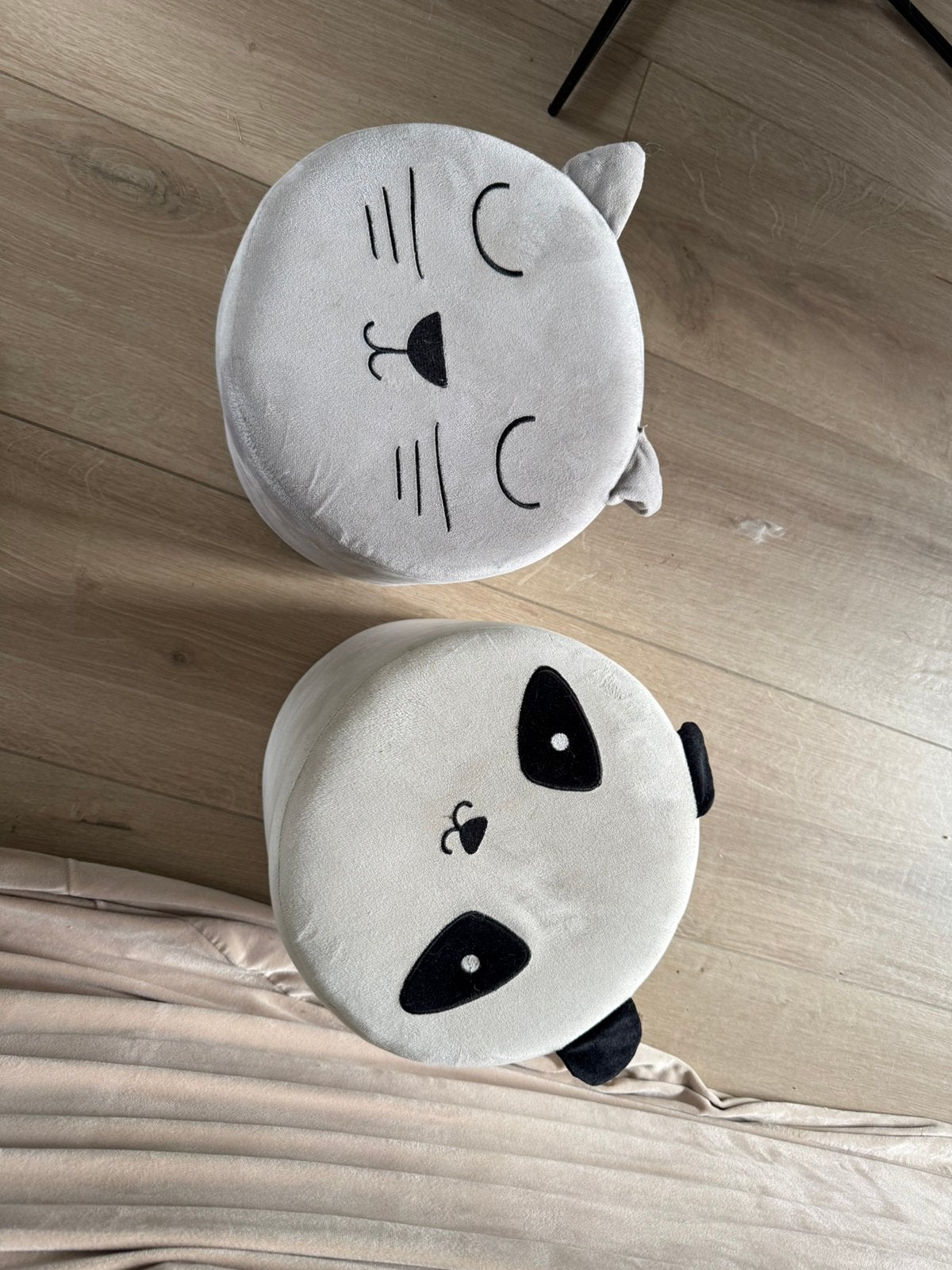 2 poufs enfants a vendre, Enlèvement, Comme neuf