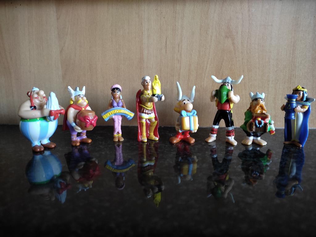Astérix - figurines Kinder (Série complète/2009) : le cadeau, Enlèvement ou Envoi, Astérix et Obélix, Neuf, Statue ou Figurine