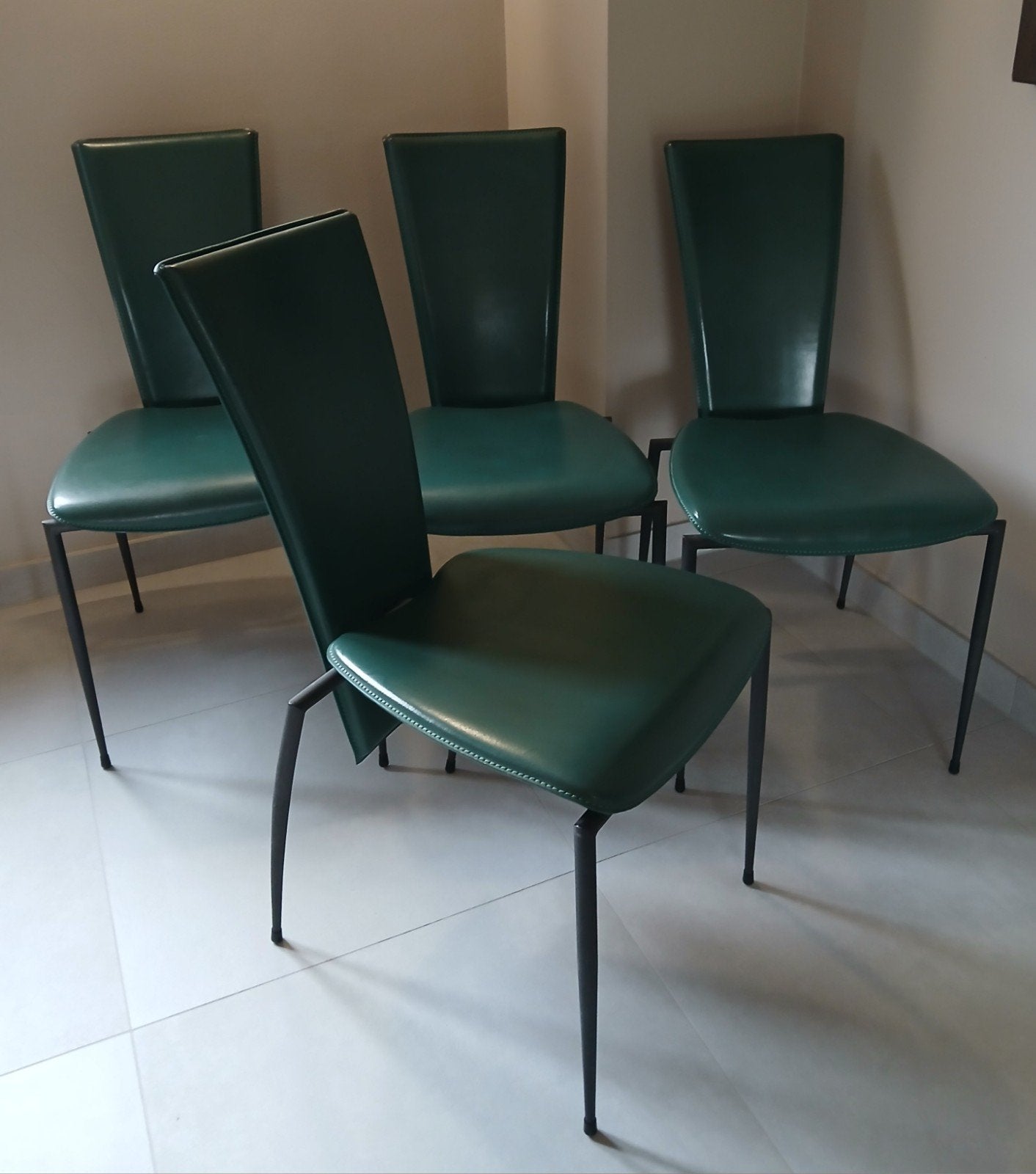 Set van vier italiaanse design stoelen van Arper., Enlèvement, Quatre