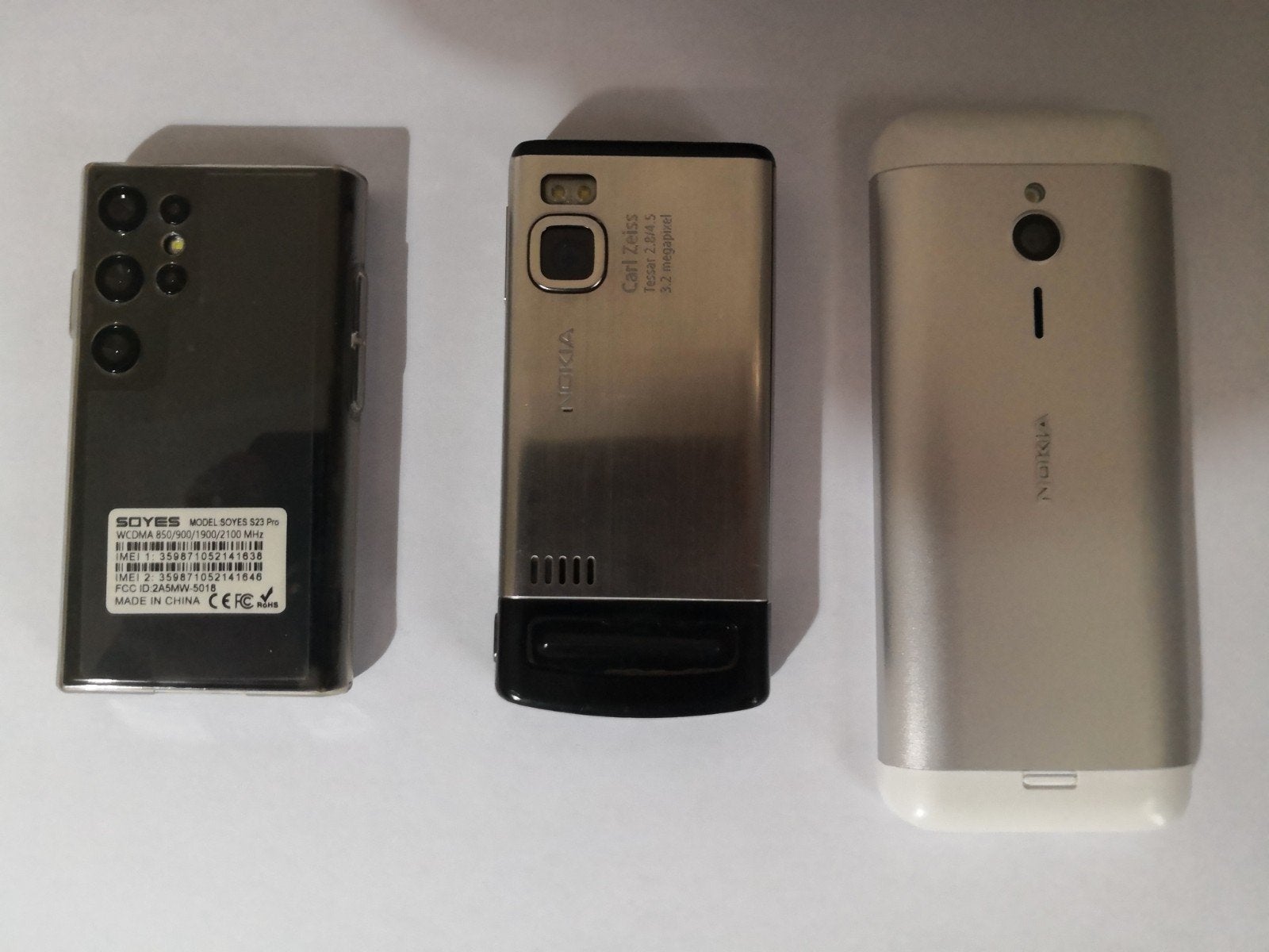 3 téléphones portables