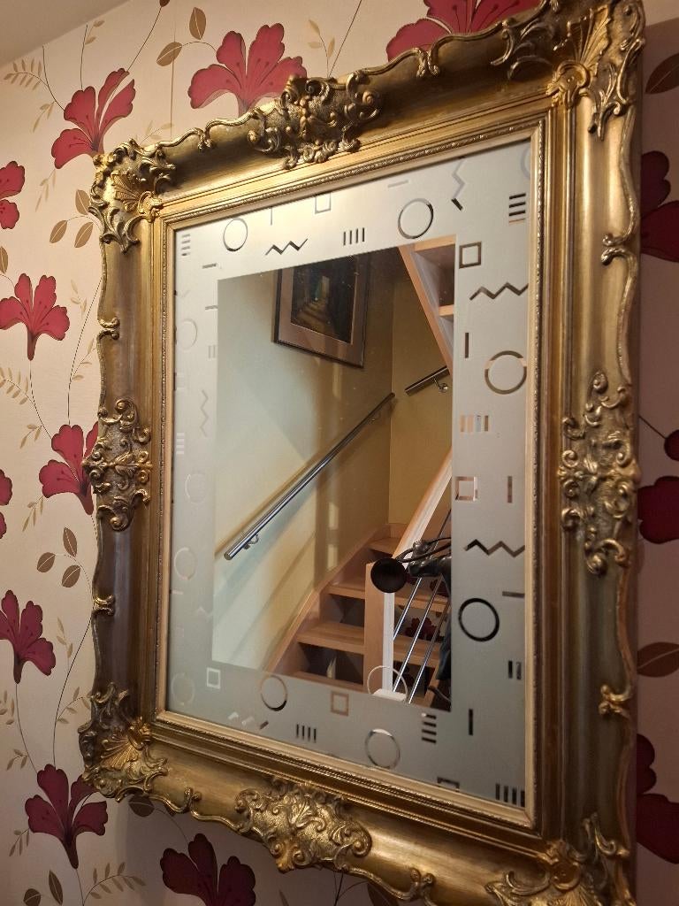 spiegel jaren 60 met motief in gouden kader 85 op 105cm, Ophalen, 50 tot 100 cm, 150 tot 200 cm