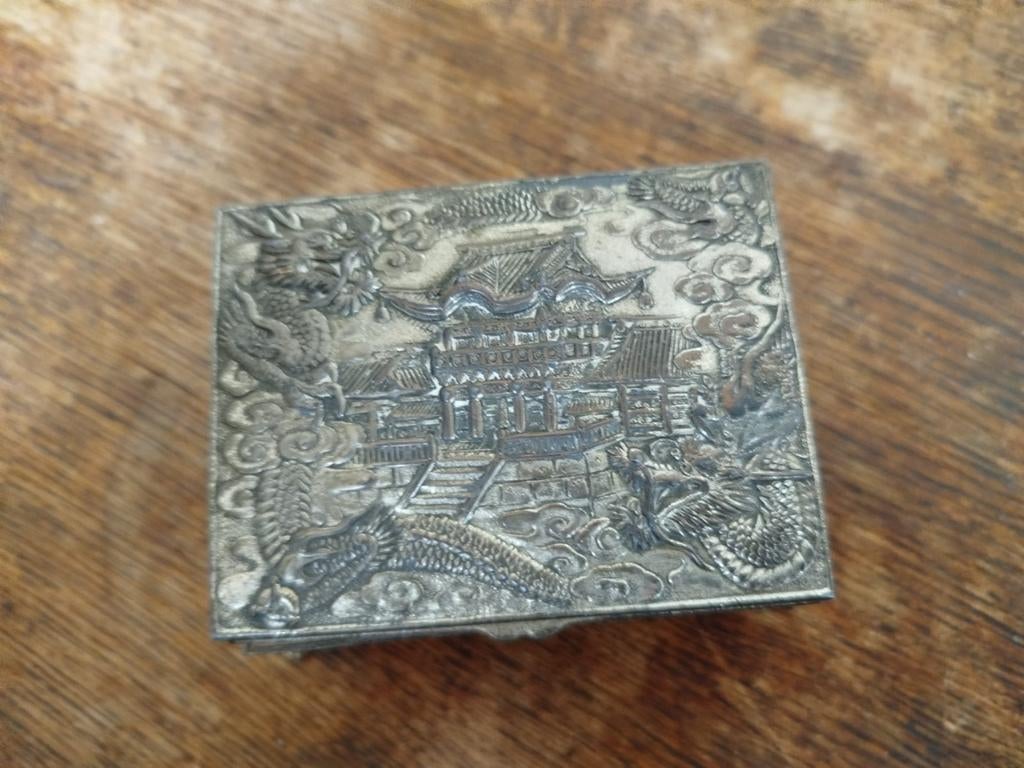 Boites a bijoux anciennes, Enlèvement
