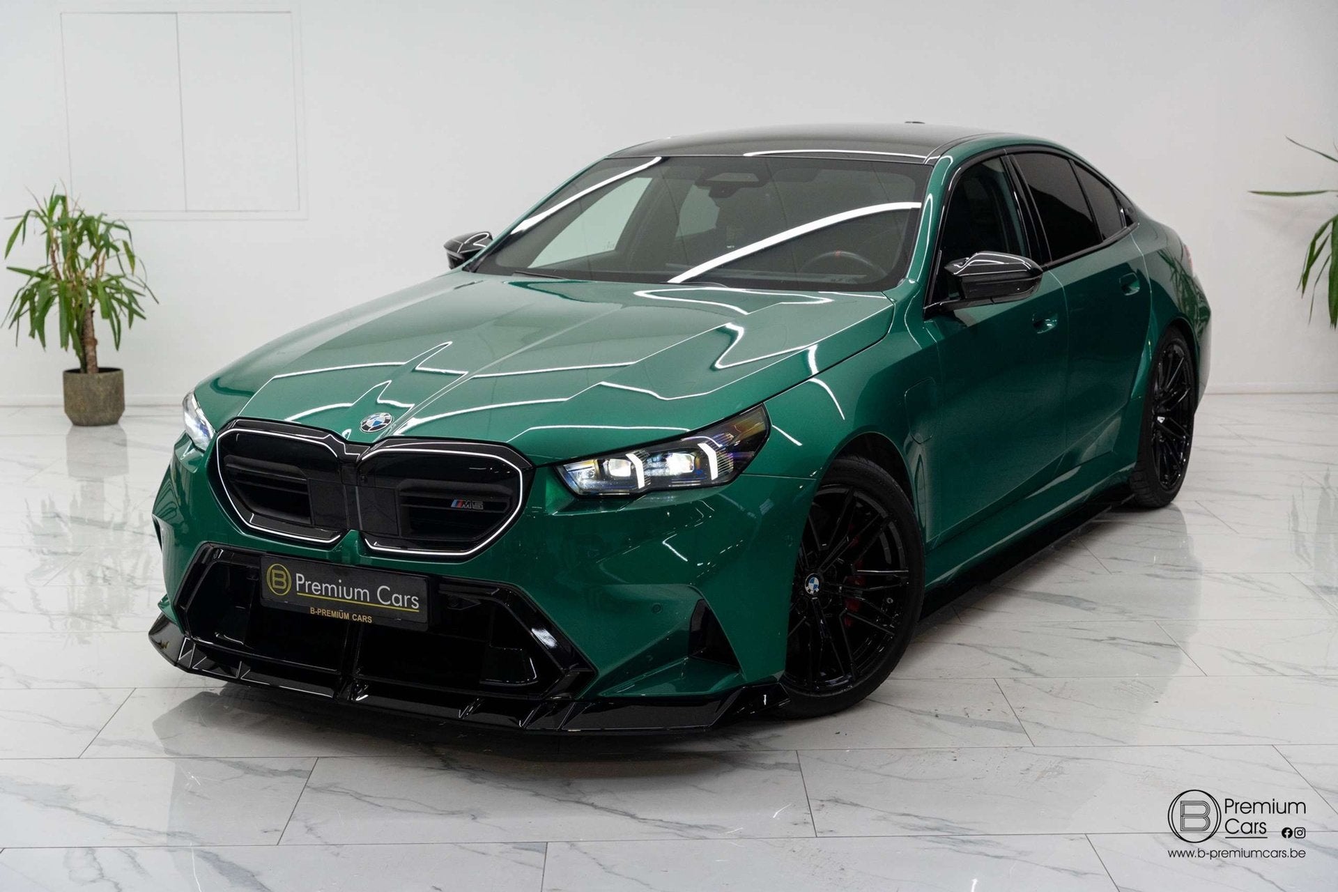 BMW M5 B&W / HUD / ACC / 360 / Isle Of Man Grün Metallic /, Autos, 4395 cm³, 4 portes, Entreprise, https://public.car-pass.be/vhr/056016cb-76ff-4fa1-91e4-955a8a0d13ca
