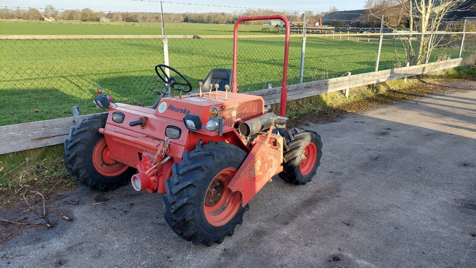 Werktuigdrager minitractor, Ophalen
