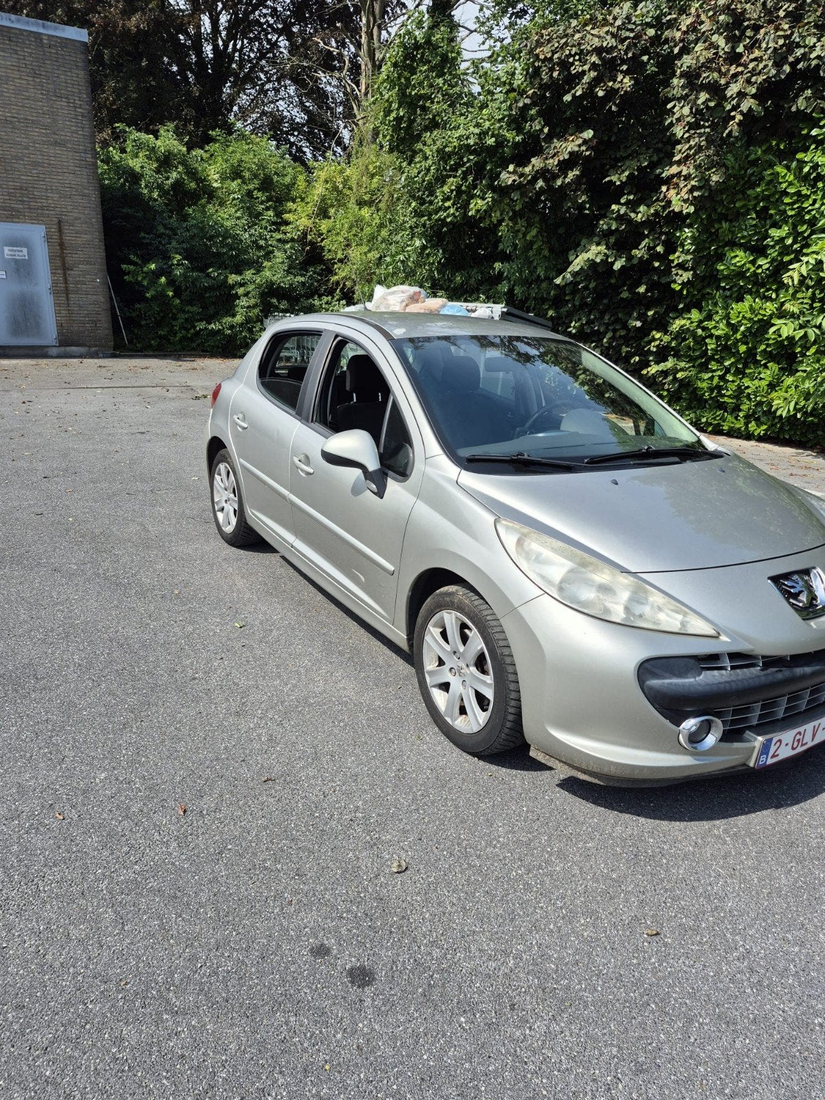 Peugeot 207.  Moteur 1.6 i essence clim 1750 eur, Noir, 5 places, Particulier, Tissu