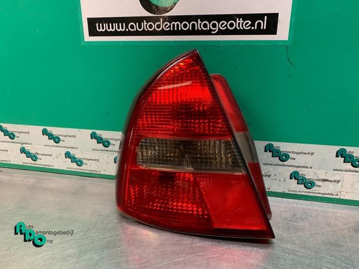 Feu arrière gauche d'un Mitsubishi Carisma (Carisma 99-), -, 3 mois de garantie, Utilisé, Mitsubishi