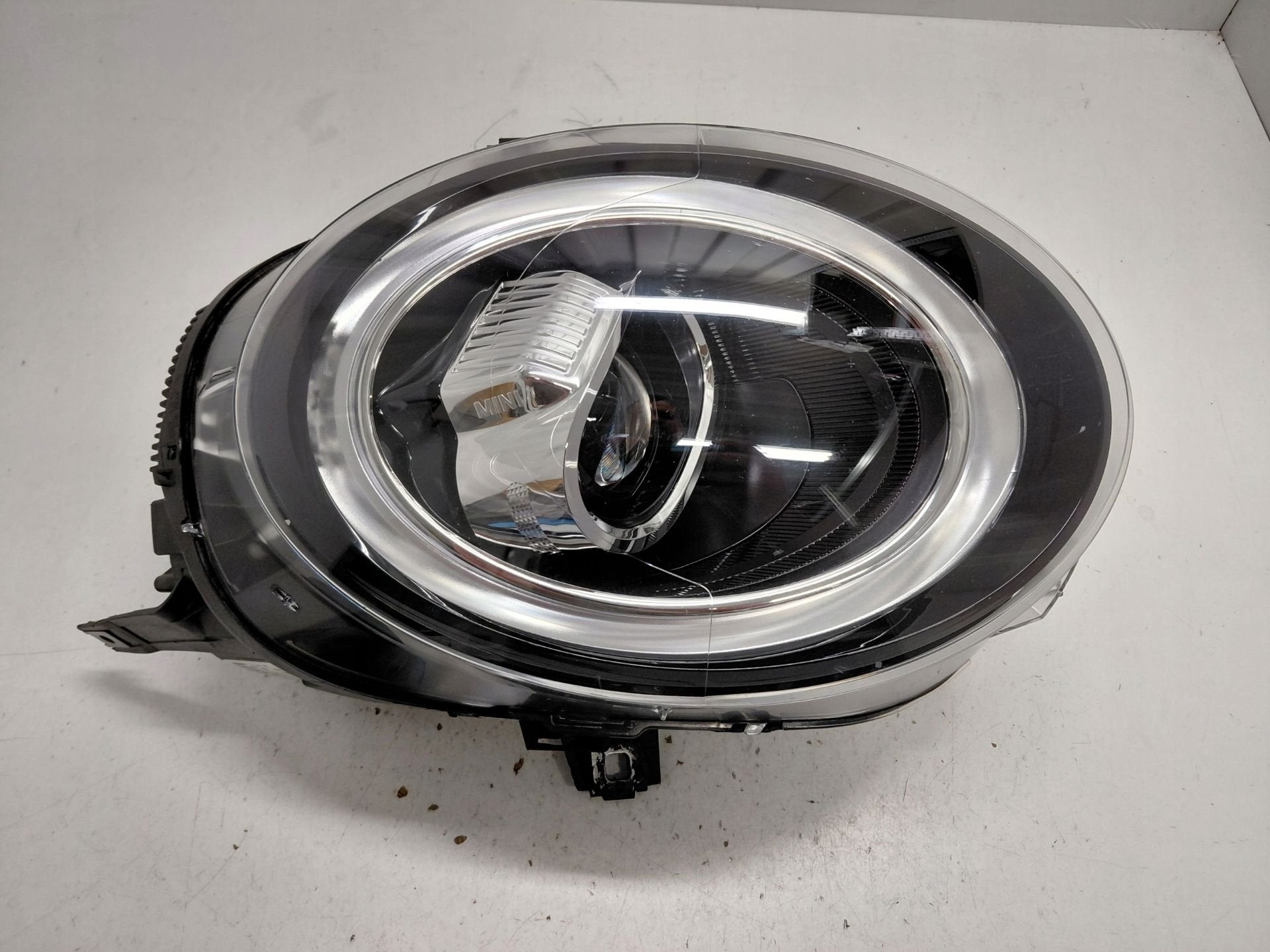 Phare droit Mini F55 F56 5A01158, Customer.service@mini.co.uk, BMW AG, Petuelring 130
80788  Munich, DE, Mini