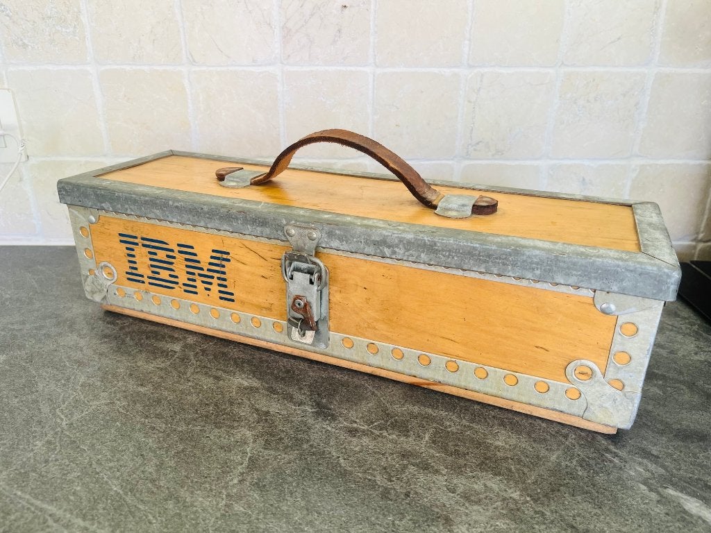Vintage IBM kist in hout en metaal, Computers en Software, Ophalen of Verzenden