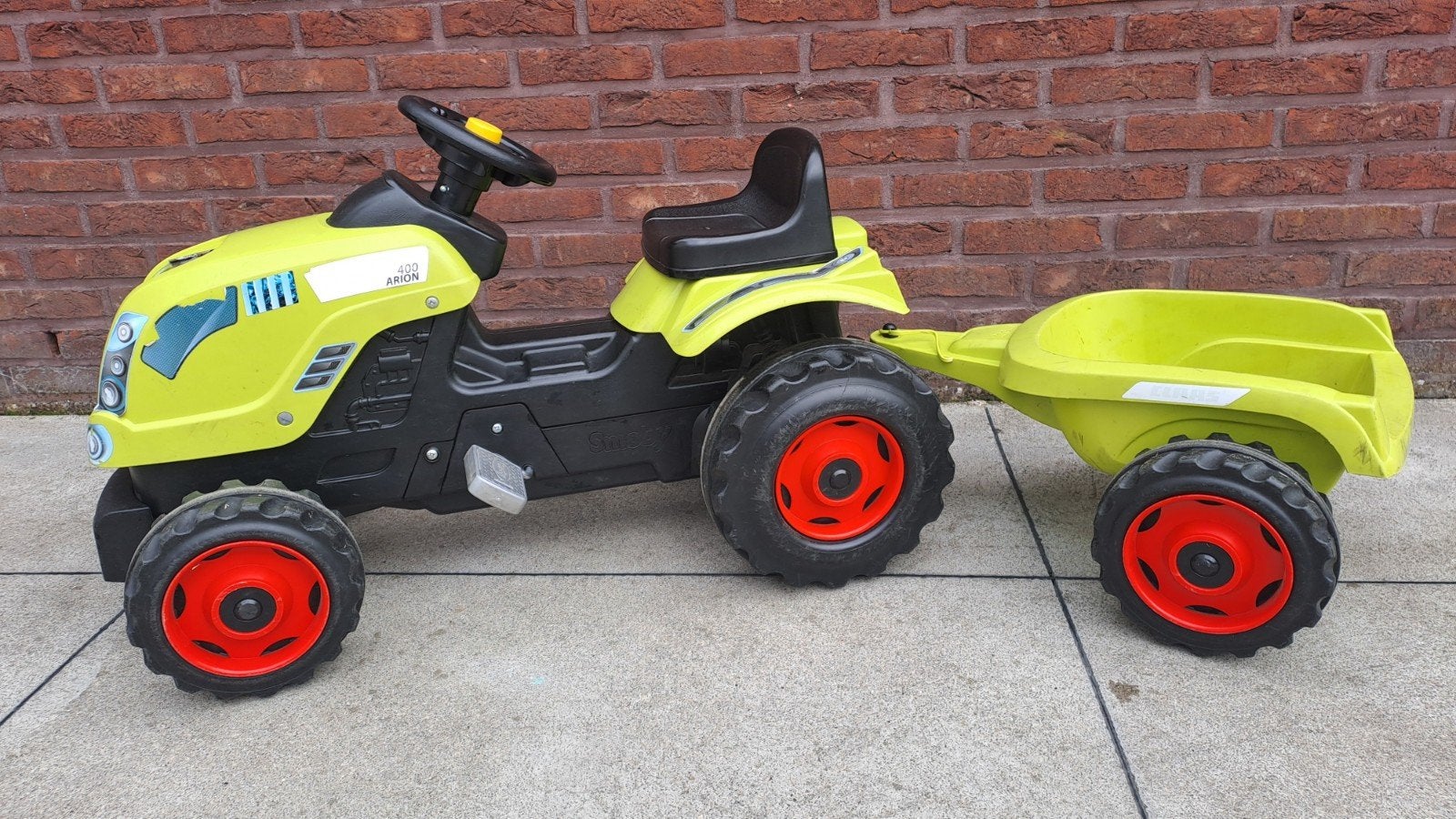 kindertractor + kar Smoby, Ophalen, Gebruikt