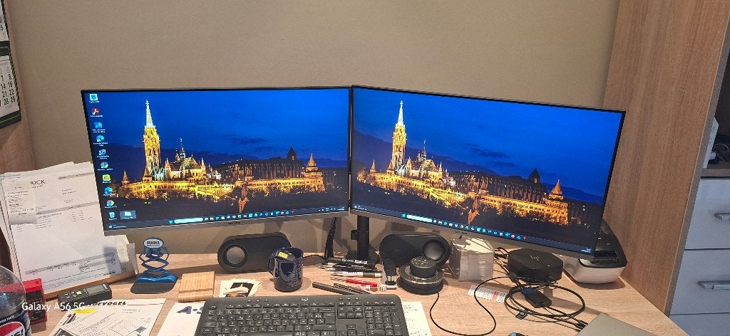 2 x Monitor Samsung 27 inch met houder, Ophalen, Draaibaar, DisplayPort, Zo goed als nieuw