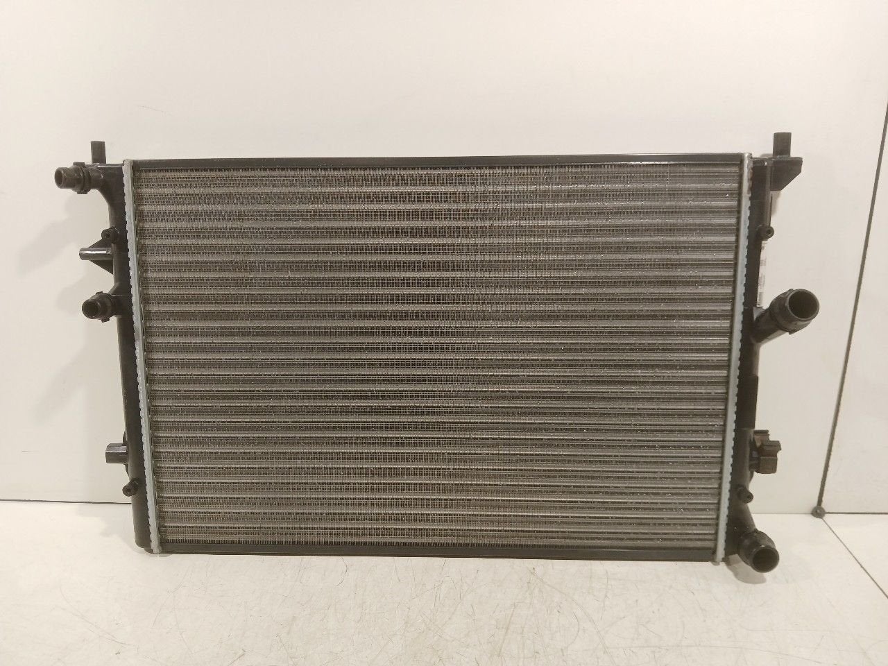 Radiateur Volkswagen Golf, Autos : Pièces & Accessoires, Onderdelen@venauto.nl, Van der Ven Autorecycling B.V., Ettenseweg 76, 4706 PB Roosendaal, The Netherlands