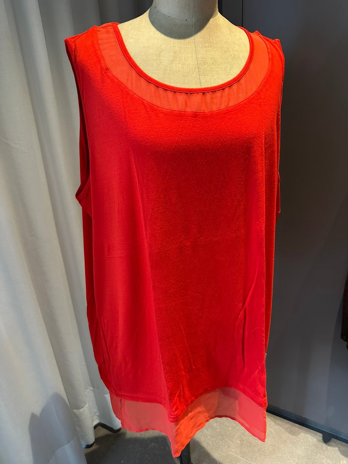 Nouveau haut rouge de FRAPP, taille 50, Enlèvement ou Envoi, Neuf, Rouge, Sans manches