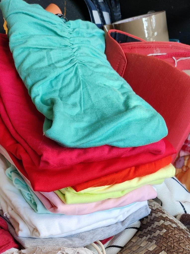 12 tops neufs ( S/M/ pt L,), Vêtements | Femmes, Enlèvement