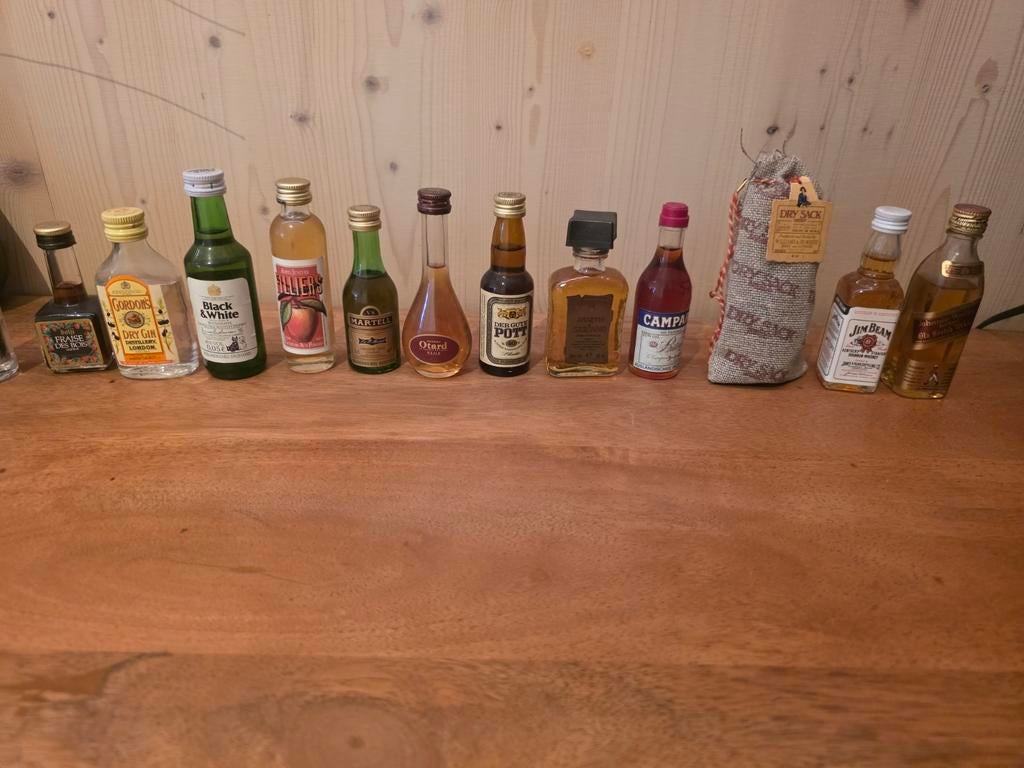 Grote partij vintage mini drankflesjes – 50 stuks – whisky,, Verzamelen, Ophalen, Decoratie