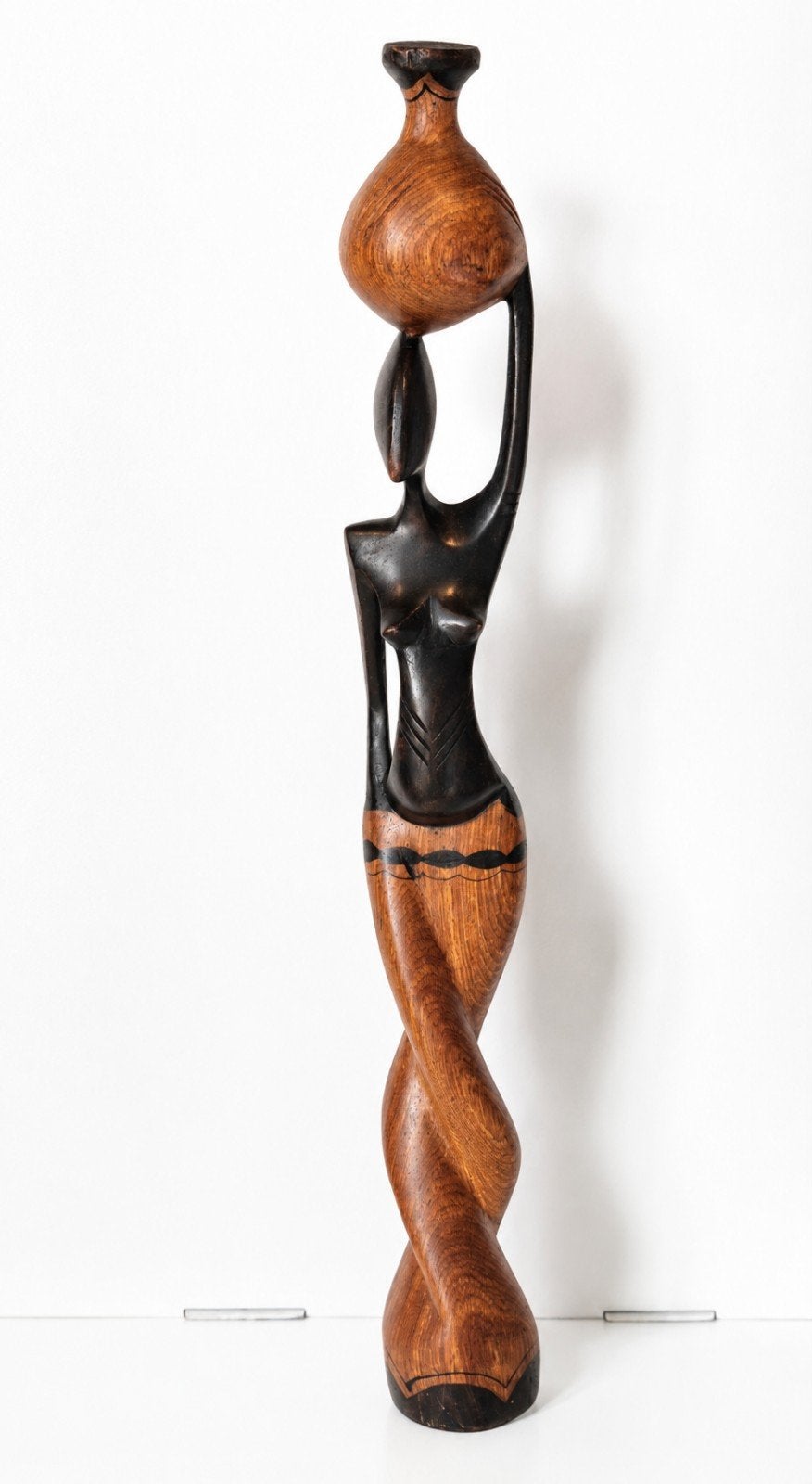 Grote handgesneden houten Afrikaanse vrouw met kruik – 60 cm, Ophalen of Verzenden, Modern, Beeld, Vrouw
