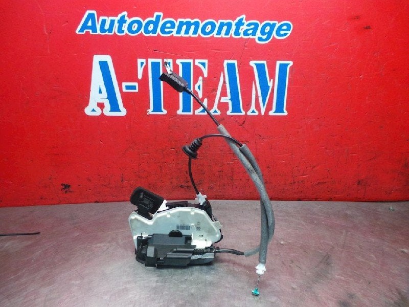 SERRURE DE PORTE RODS AVANT DROIT Skoda Octavia (5EAA), Utilisé, Info@skoda-auto.de, Skoda, Max-Planck-Straße  3-5
64331  Weiterstadt, DE