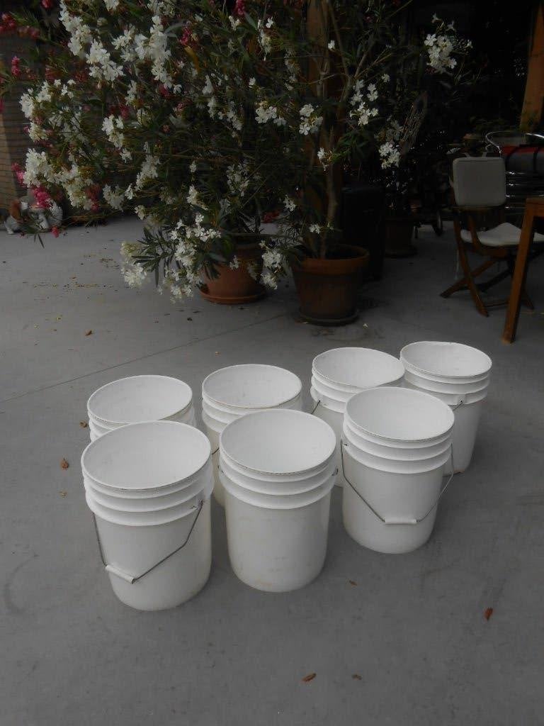wit plastic emmer 20L zonder deksel met hengsel, Ophalen of Verzenden, Gebruikt, Kunststof, Met handgreep