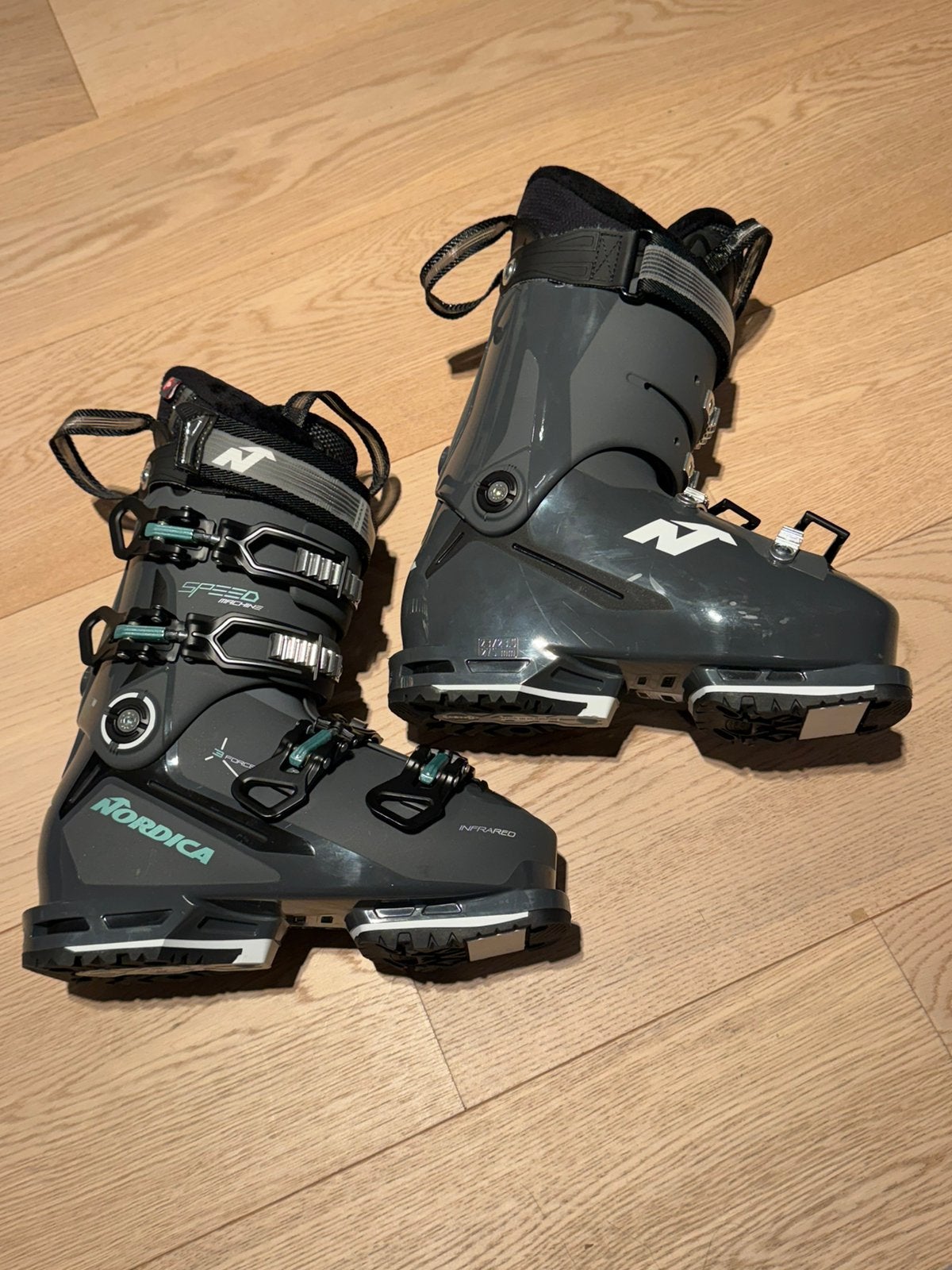 Nordica Speedmachine skischoenen - 23/23,5, Ophalen, Gebruikt, Schoenen, Nordica