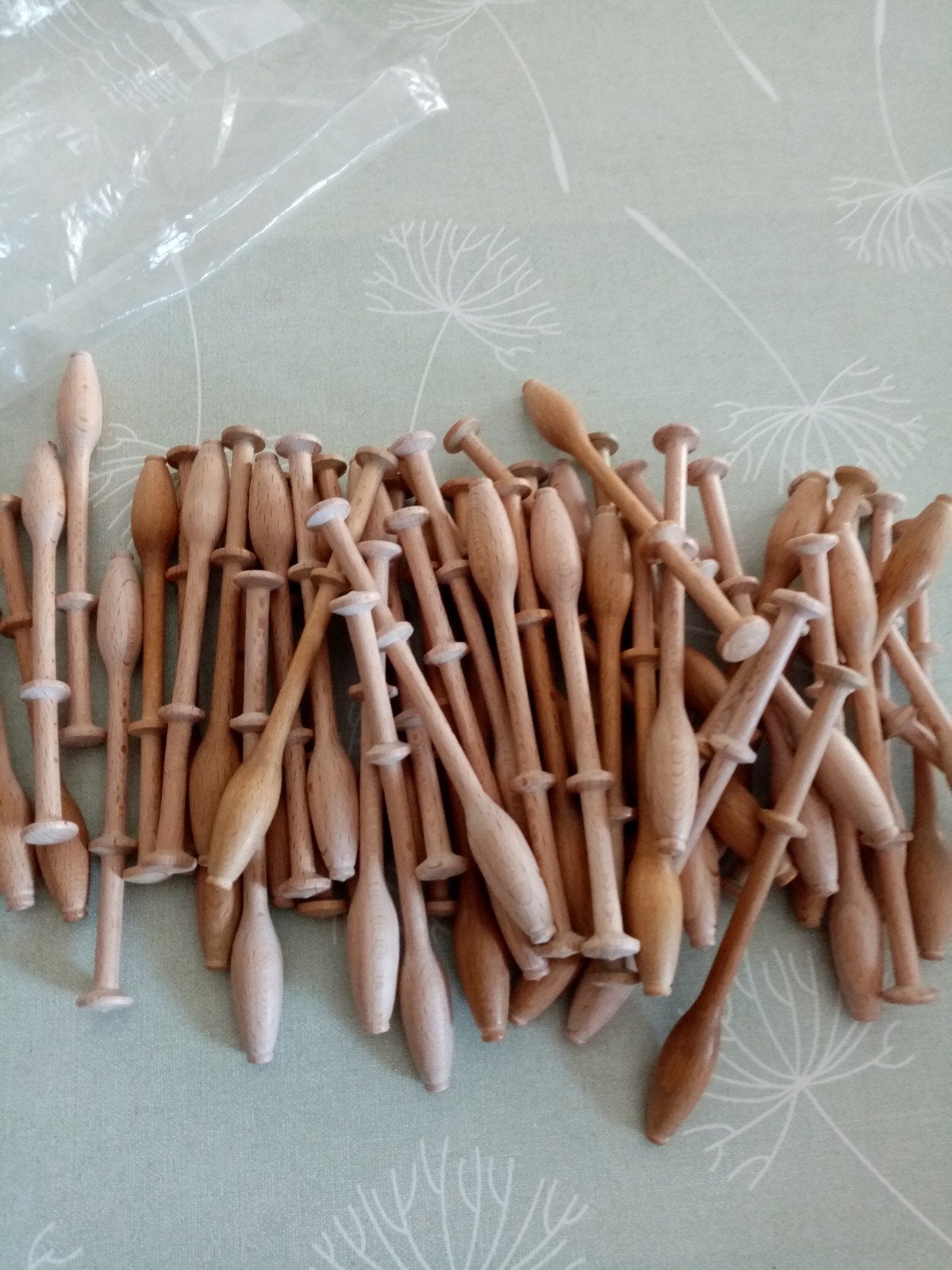58 klosjes voor 20€, Hobby en Vrije tijd, Kantklossen, Ophalen