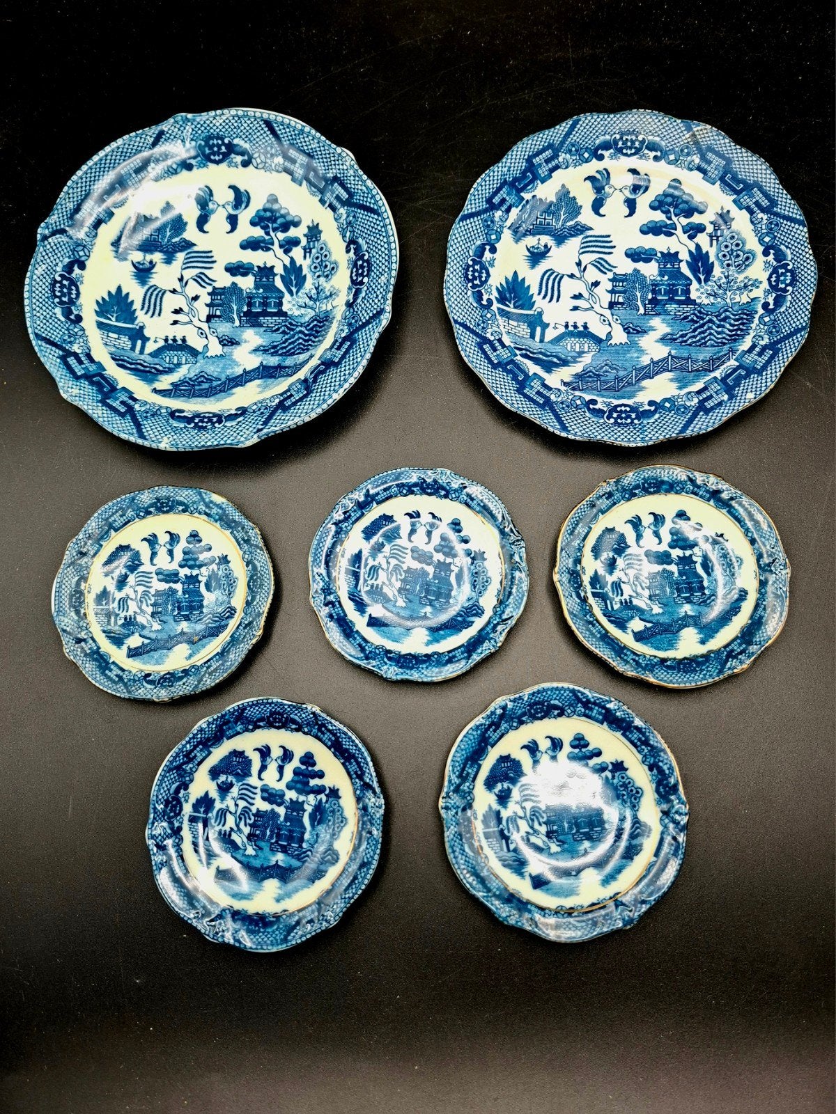 Assiettes anciennes « Motif saule », Enlèvement