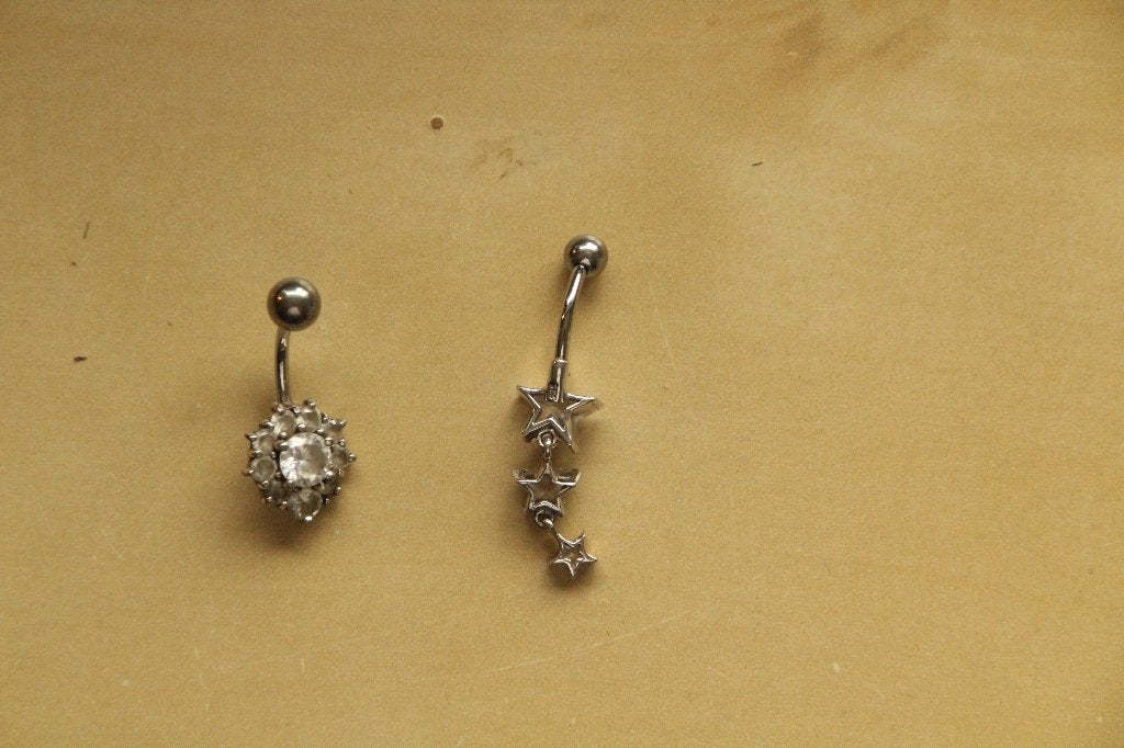 2 nieuwe navelpiercings samen of los te koop, Handtassen en Accessoires, Piercings, Verzenden, Nieuw, Staal, Navelpiercing