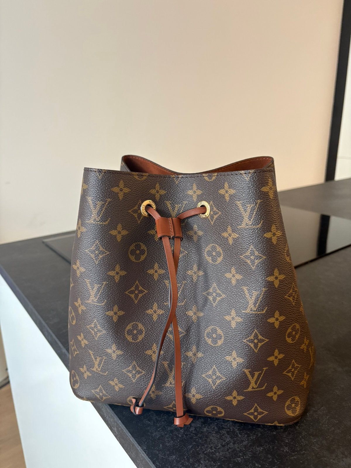 Louis Vuitton Néonoé MM Monogram Canvas, Ophalen of Verzenden, Zo goed als nieuw, Bruin
