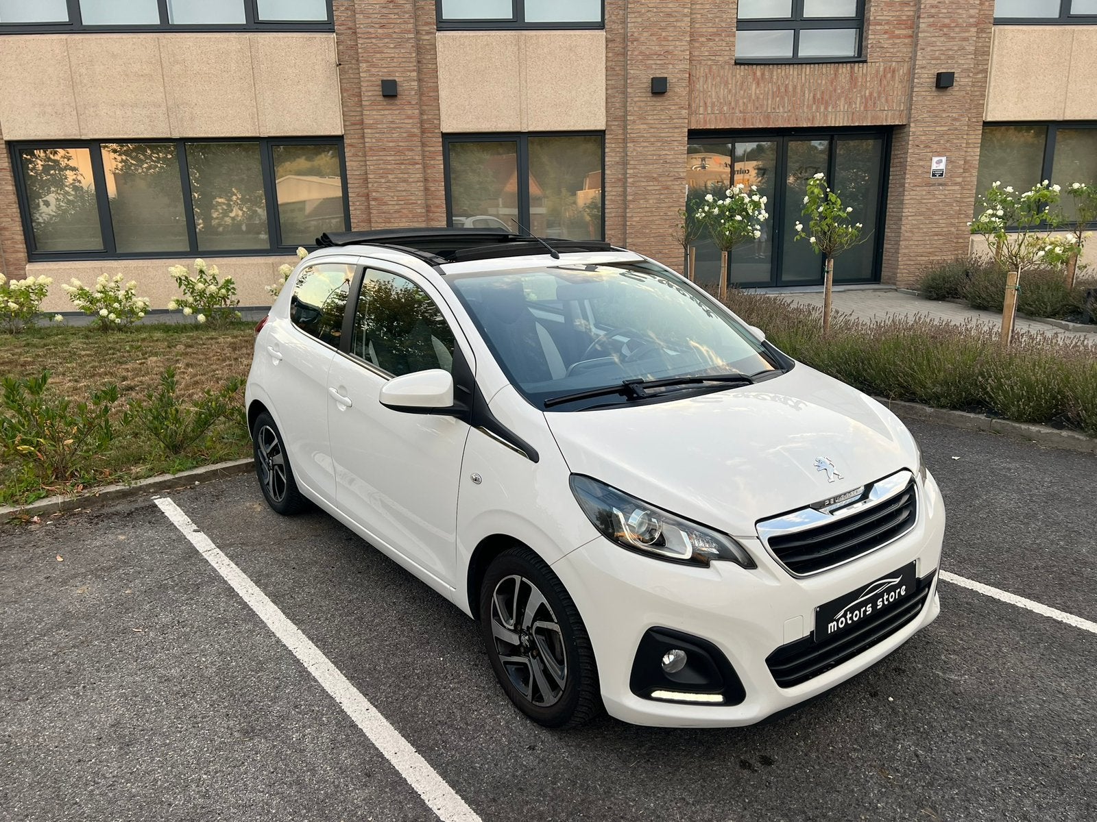 Peugeot 108 automaat, Auto's, Wit, Onderhoudsboekje, Multifunctioneel stuurwiel, Voorwielaandrijving