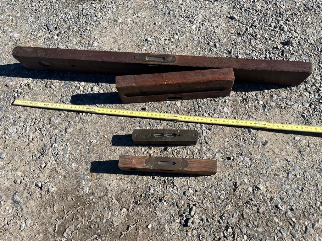 Lot de 4 anciens niveau en bois, Antiquités & Art, Enlèvement ou Envoi