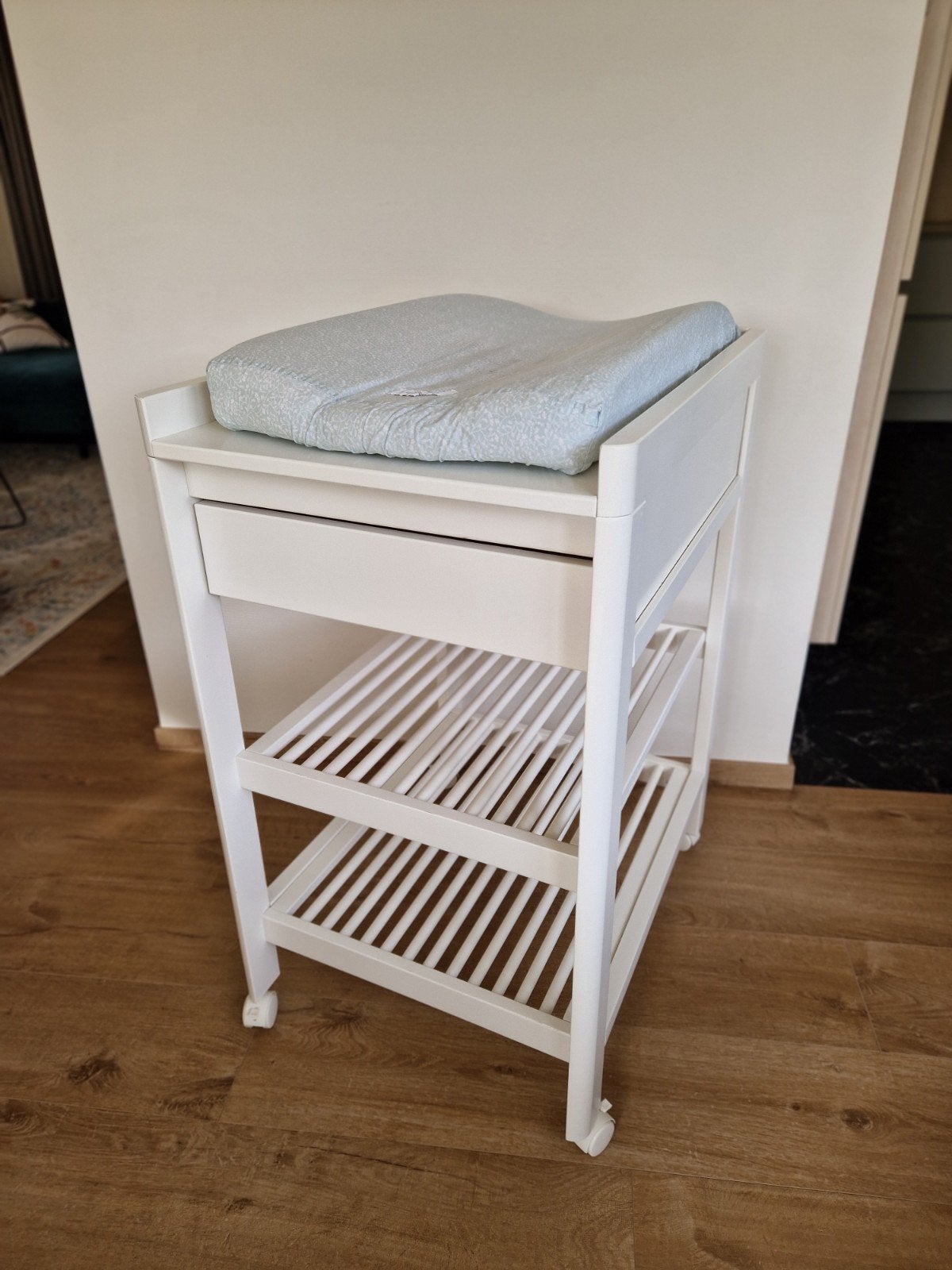 Witte luiertafel, Ophalen