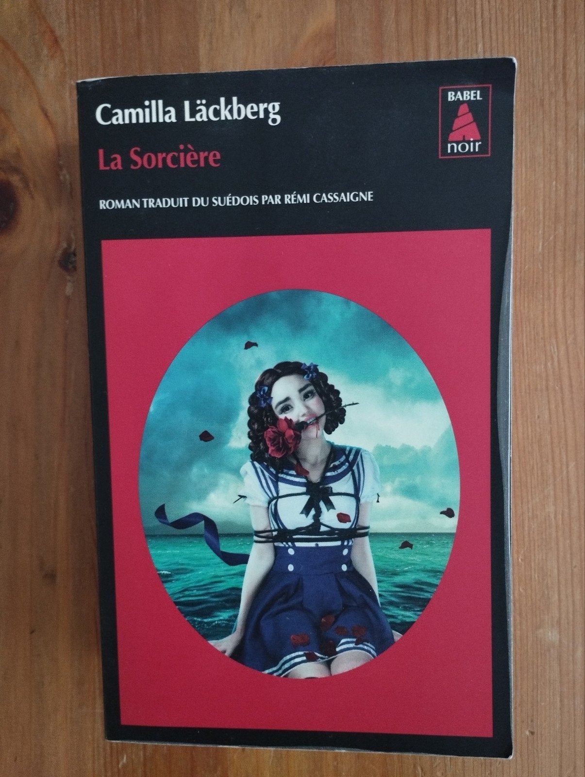 Camilla Läckberg La Sorcière, Enlèvement ou Envoi