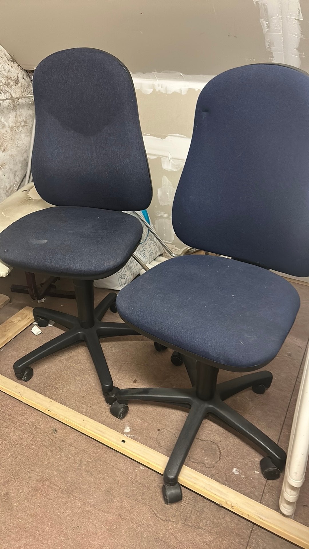 2 oude bureaustoelen, Ophalen, Gebruikt, Blauw, Bureaustoel