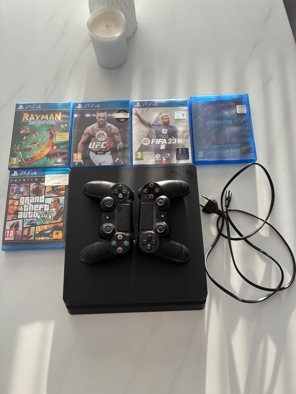 ps4 en 2 controllers, Games en Spelcomputers, Ophalen of Verzenden