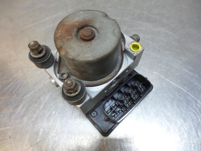 Ordinateur ABS d'un Toyota Yaris (Yaris 1 00-), -, 3 mois de garantie, Toyota, Utilisé