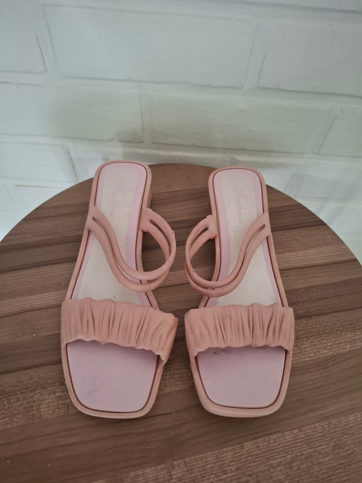 Des tongs faciles avec un petit talon (taille 40), Enlèvement ou Envoi, Sandales de bain