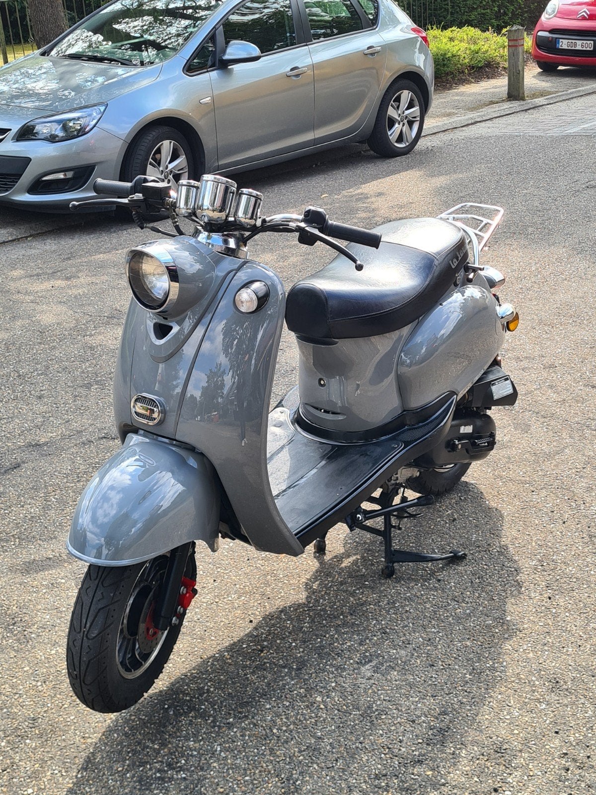 A klasse 50cc Lasouris in nieuwe top staat 25per uur euro 5, Ophalen of Verzenden