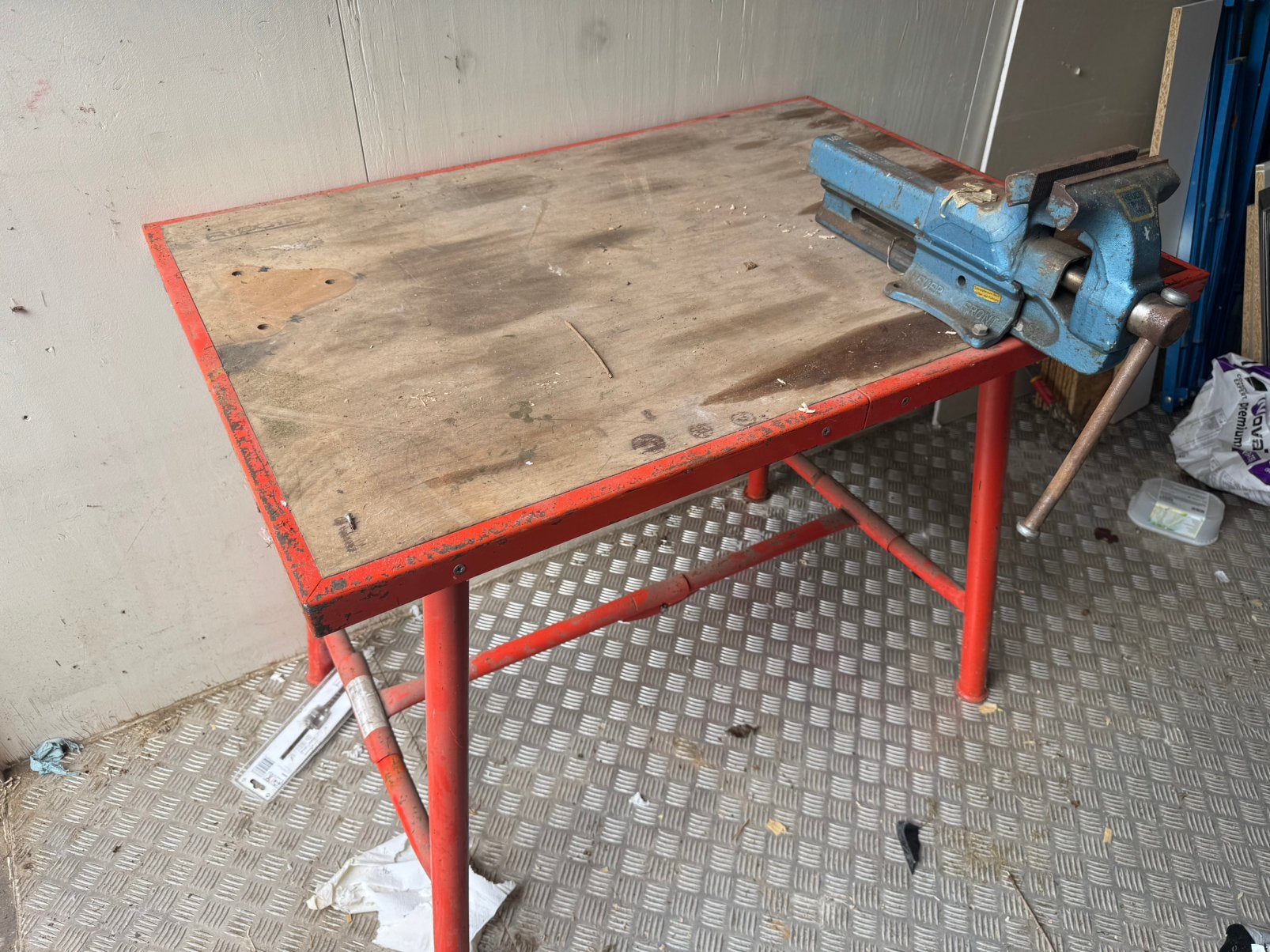 Ridgid werkbank klaptafel, Ophalen, Zo goed als nieuw, Bankschroef