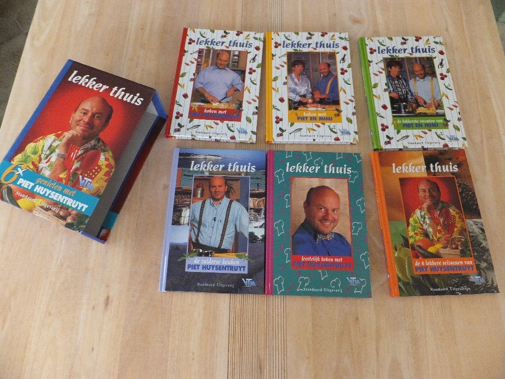 box met 6 boekjes lekker thuis genieten met piet huysentruyt, Ophalen of Verzenden, Zo goed als nieuw