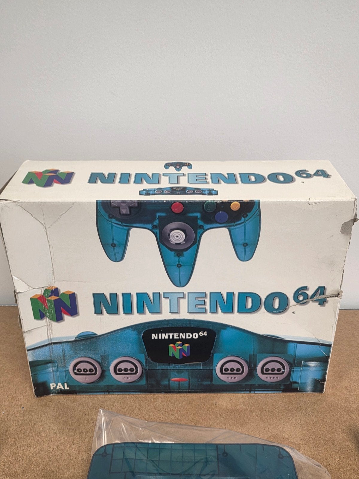 Nintendo 64 "N64" Ice blue Funtastic - Pal Boxed - Rare, Games en Spelcomputers, Spelcomputers | Nintendo 64, Ophalen of Verzenden